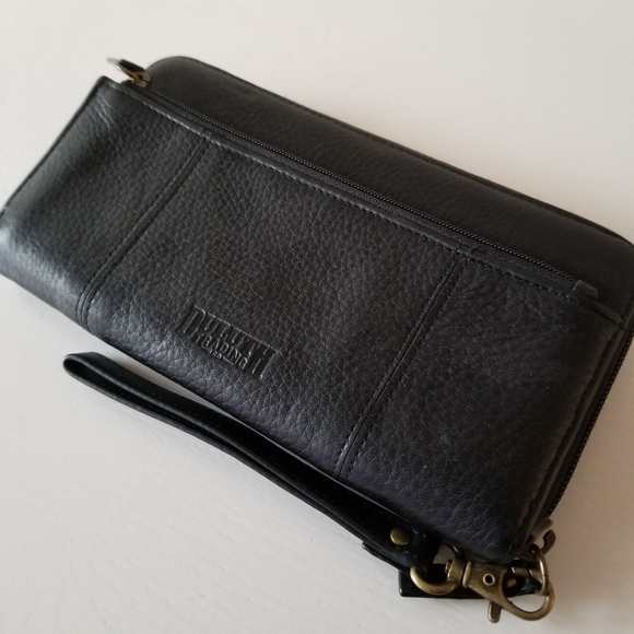 Duluth Trading Co Handbags - Duluth Leather Wallet Wristlet